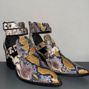 Arider girl heel booties